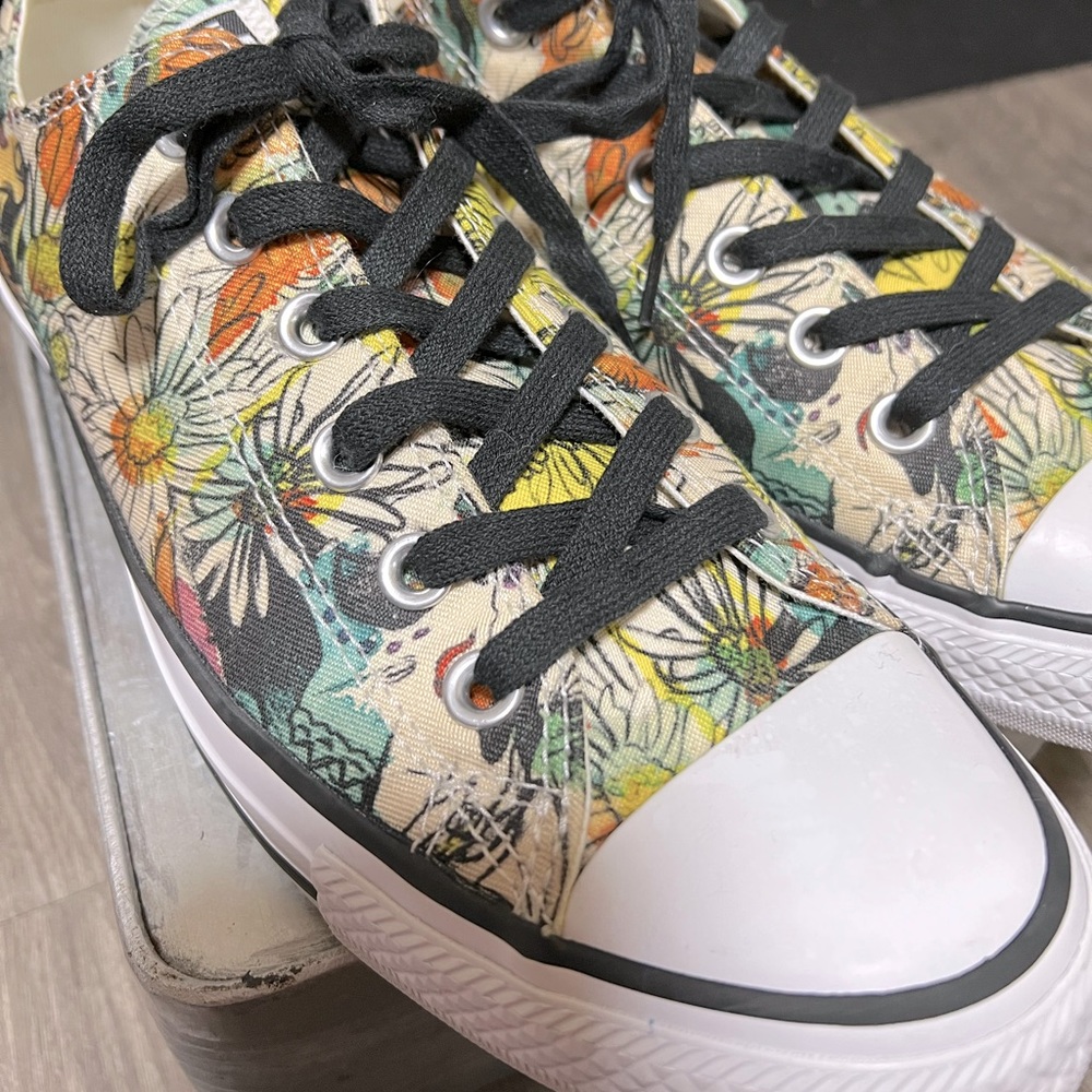 Flower Skull Converse SIZE 10